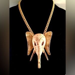 VINTAGE RAZZA MOLDED RESIN BRUSHED GOLD-TONE ELEPHANT HEAD PENDANT LINK NECKLACE